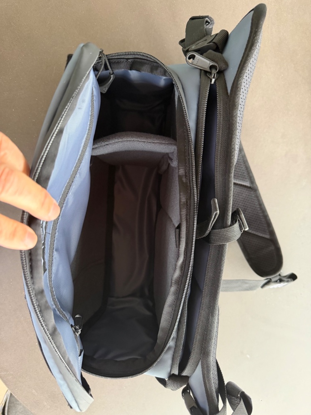 WANDRD ROGUE V1 9L Sling - Agean Blue - Picture 4 of 7